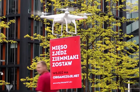 Drone-vertising – reklama na dronie. Pierwsza taka kampania