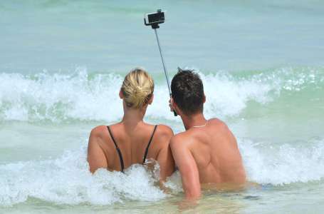 Smartfon i Polak nierozłączni, nawet w wakacje